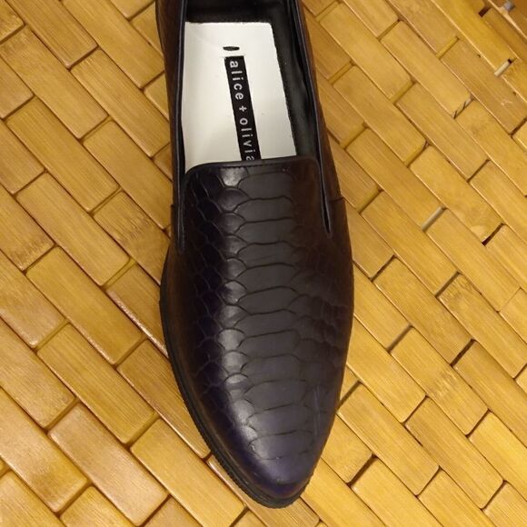 EUC ALICE & OLIVIA Navy Blue Pointed Toe Python Print Loafers Size 8.5 (39) - Picture 9 of 11